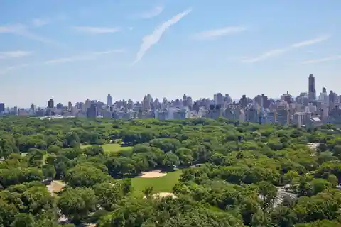 Parkfront Elegance with Iconic City Views