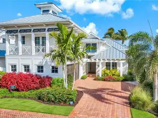 Sophisticated Mangrove Bay Retreat