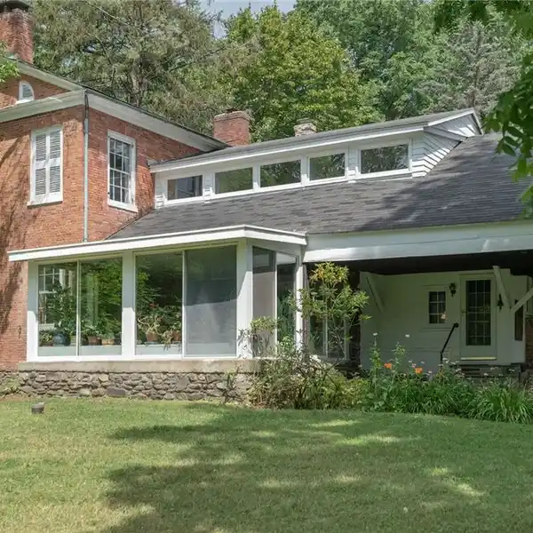 METICULOUSLY MAINTAINED CIRCA 1809 CLASSIC FEDERAL-STYLE HOME