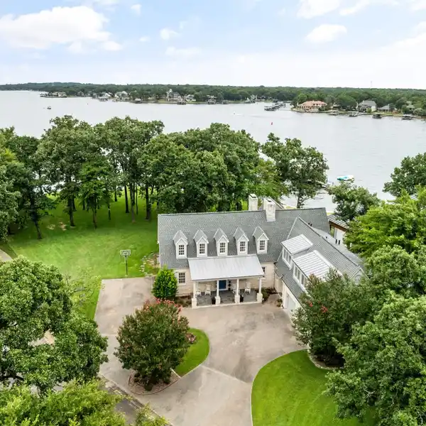 RARE CAPE COD-STYLE RETREAT