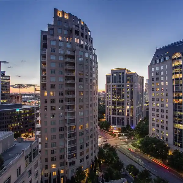 ELEGANT CORNER RESIDENCE IN PRESTIGIOUS UPTOWN LOCATION