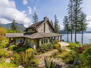 Spectacular Gambier Waterfront Retreat with Beach