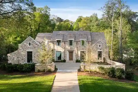 Timeless Elegance and Modern Luxury in Tuxedo Park