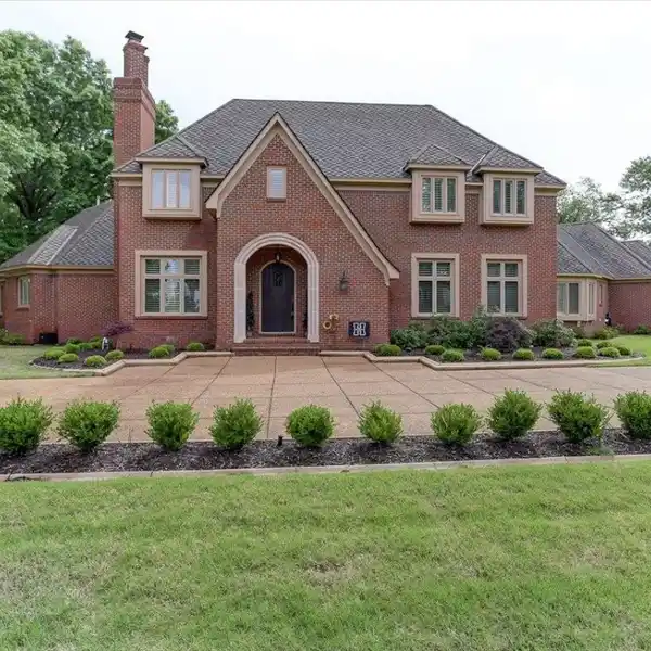 SPACIOUS HOME ON OVER AN ACRE IN THE HIGHLANDS