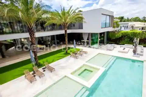 Ultra-Exclusive Luxury Mansion