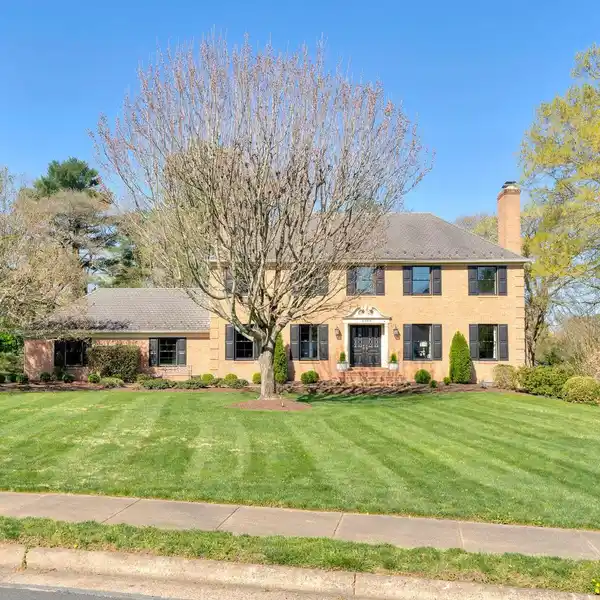 BEAUTIFUL SINGLE-FAMILY HOME