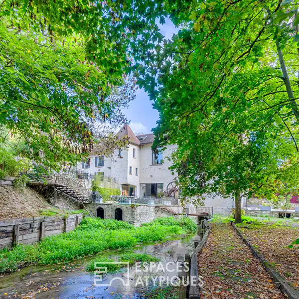 SUPERB BUILDING IN A BUCOLIC GARDEN