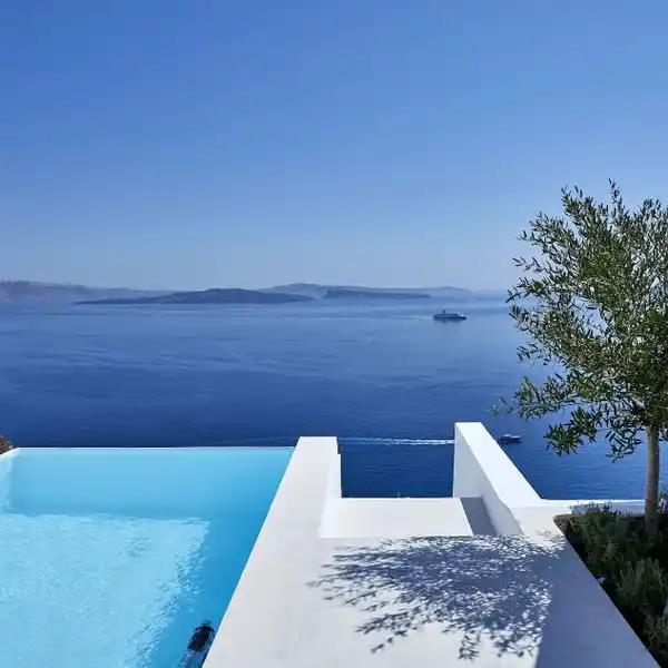 LUXURY RENTAL VILLA WITH CALDERA VIEW