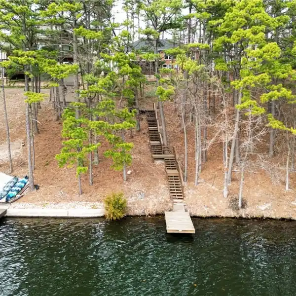 GORGEOUS HOME ON LAKE RAYBURN