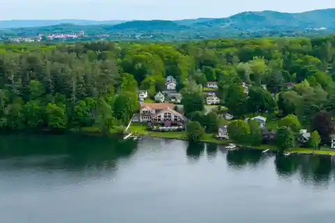 Extraordinary Opportunity on Pontoosuc Lake
