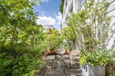 Bright and Peaceful First Floor Apartment