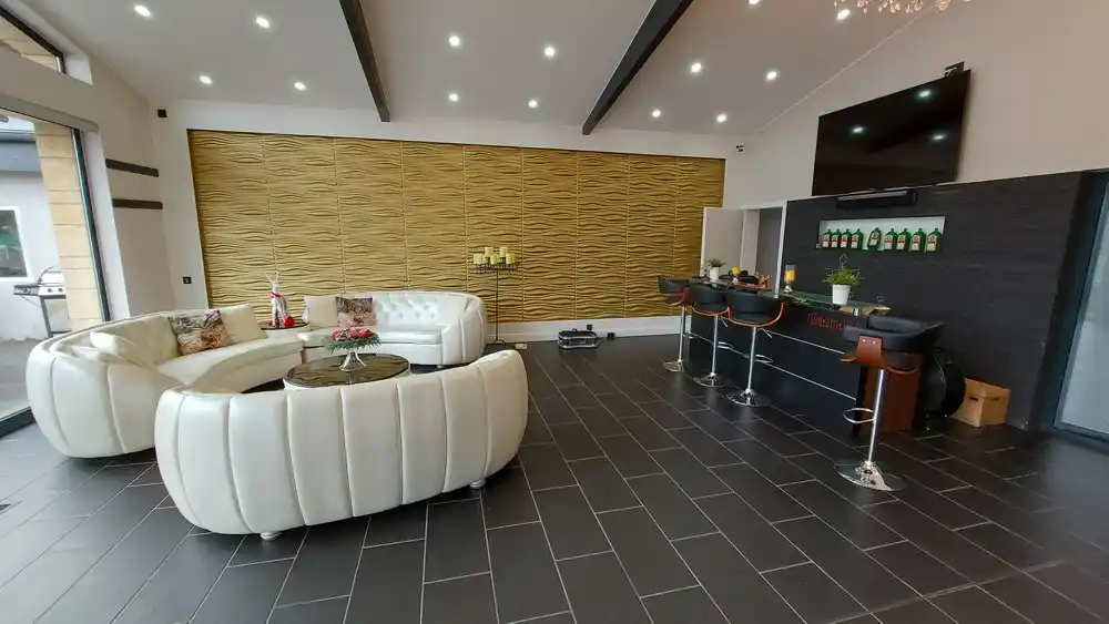Villa with Exclusive Furnishings in a Fantastic Lakeside Location