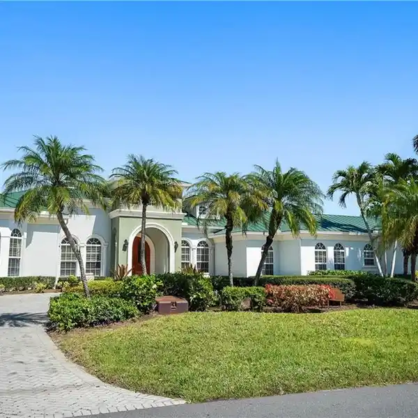 STUNNING CUSTOM HOME