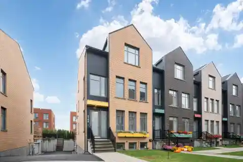 Exceptional Corner Unit in the Prestigious Bois-Franc Neighbourhood