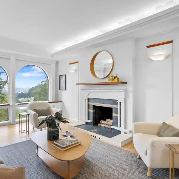 LOVINGLY-MAINTAINED MID-CENTURY HOME