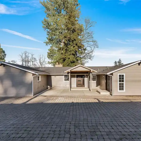 SPACIOUS RAMBLER WITH GREAT POTENTIAL