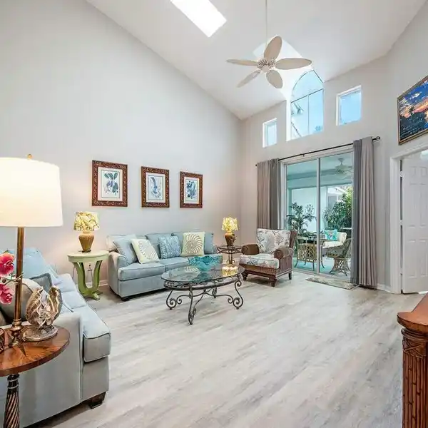 AMAZING VALUE IN THE HEART OF NAPLES