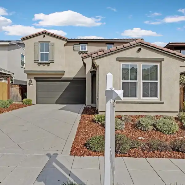 BEAUTIFUL HOME IN COLLEGE PARK COMMUNITY
