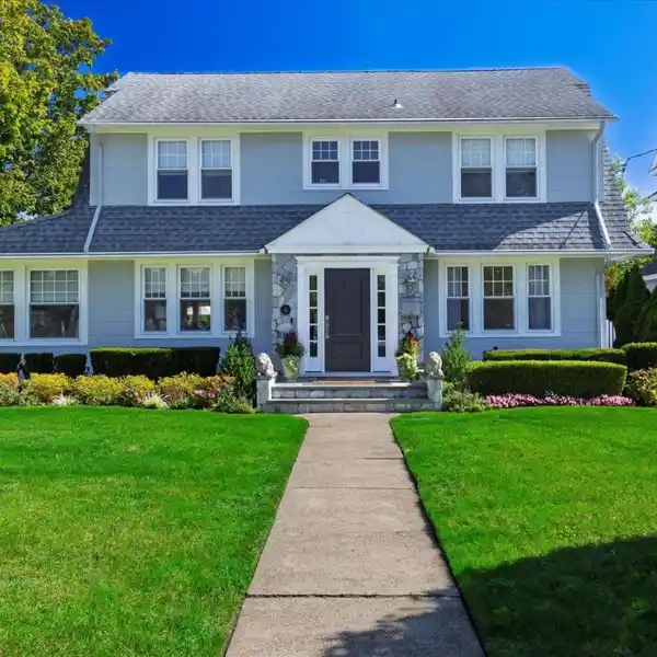 BEAUTIFULLY MAINTAINED CENTER HALL COLONIAL