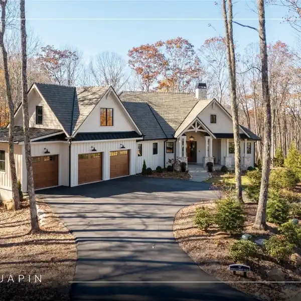 BRAND NEW HOME OFFERING BREATHTAKING MOUNTAIN VIEWS