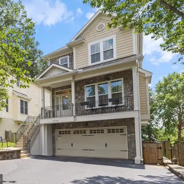 STUNNING CRAFTSMAN IN ELLISON HEIGHTS