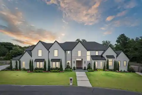 Sleek Contemporary Estate Designed to Impress