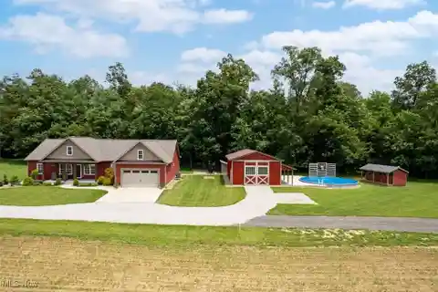 Open-Concept Living with Breathtaking Vistas