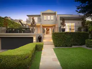 Masterfully Designed Residence in a Blue-Ribbon Locale