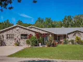 Country Living with Convenience