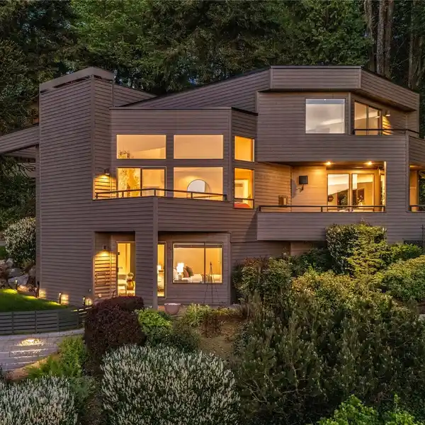 METICULOUSLY UPDATED CONTEMPORARY HOME WITH SPECTACULAR VIEWS