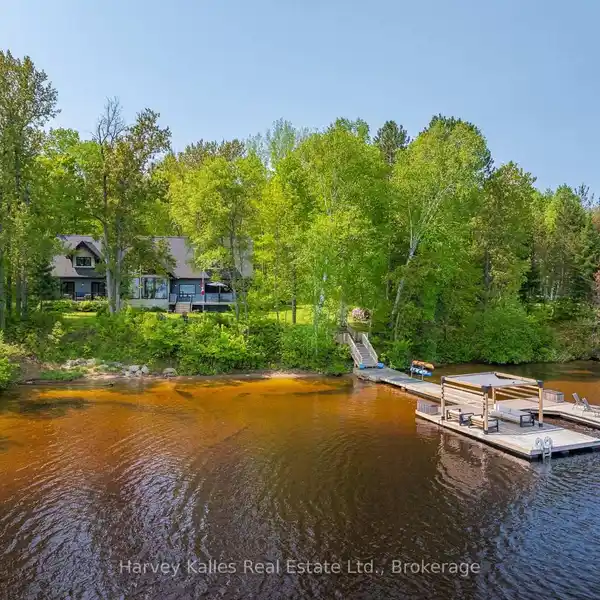 PREMIER LAKESIDE LUXURY RETREAT