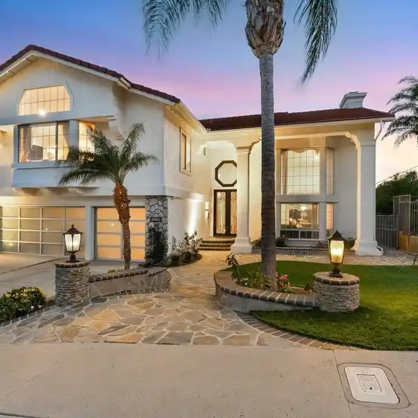 STATELY PORTER RANCH ESTATES HOME