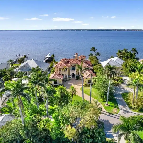 BREATHTAKING MEDITERRANEAN RESIDENCE ALONG THE CALOOSAHATCHEE RIVER