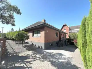 Modern and Updated Bungalow Close to Downtown Bensheim!
