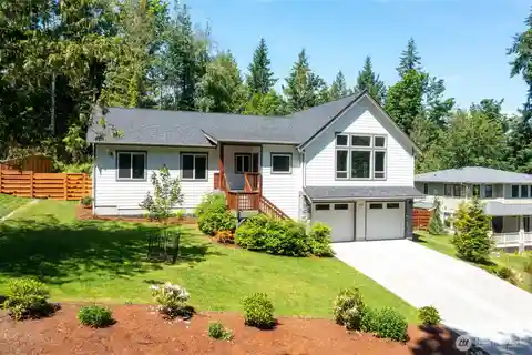 Immaculate Home on a Quiet Dead-end Street