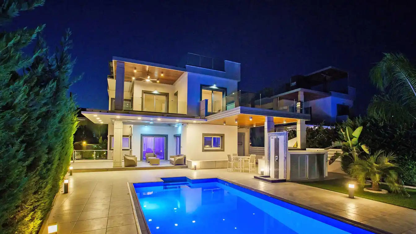 Fully Furnished and Equipped Modern Villa