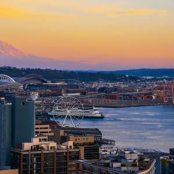 SPACIOUS PENTHOUSE WITH ICONIC VIEWS