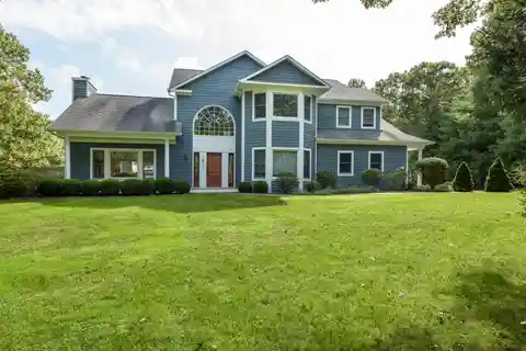 Beautifully Renovated Rental Home on a Quiet Cul-De-Sac