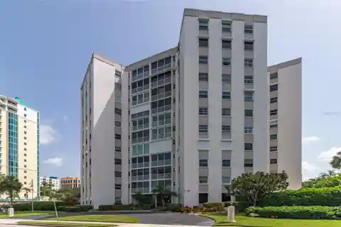 Bright and Spacious Two Bedroom Residence at Regency House