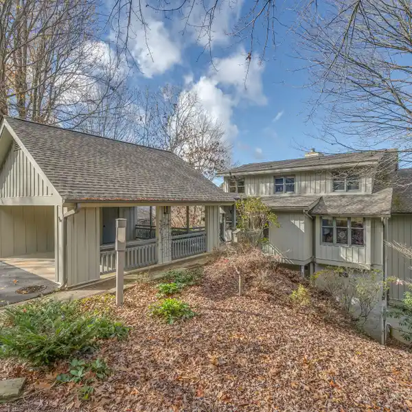 BEAUTIFULLY UPDATED COTTAGE IN THE CHAMPION HILLS GOLF COMMUNITY