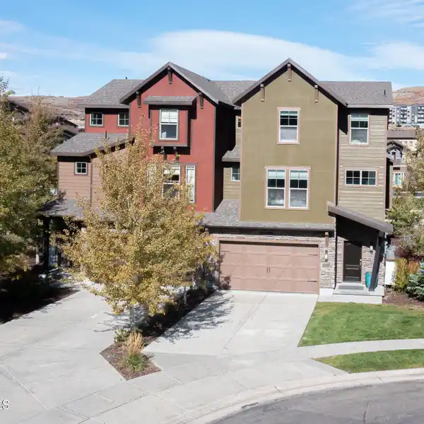 EXPANSIVE FURNISHED TOWNHOME AT THE RETREAT AT JORDANELLE