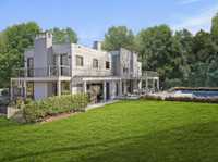 THE EPITOME OF LUXURY LIVING IN EAST HAMPTON SOUTH