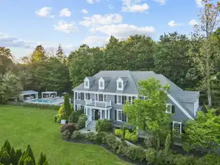 Refined Living Blending Traditional and Contemporary Vibes