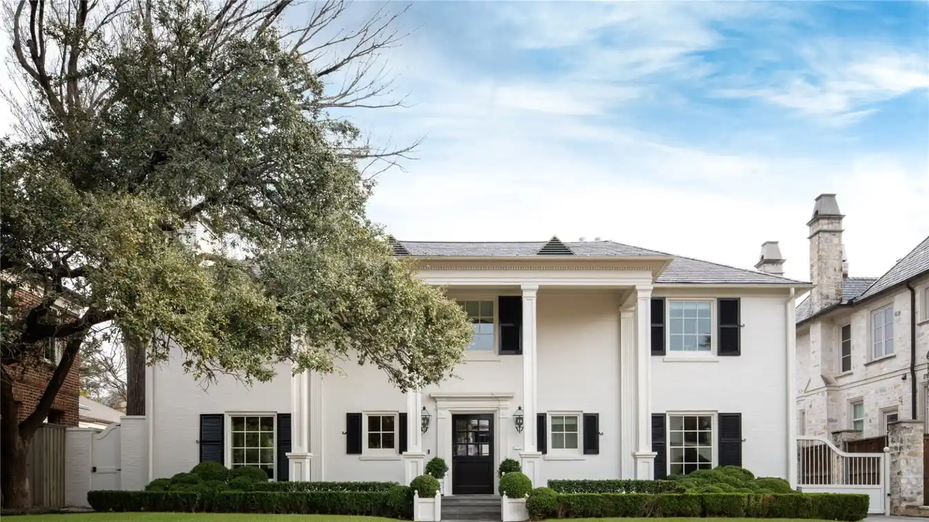 Beautifully Appointed Residence in the Heart of the French Streets