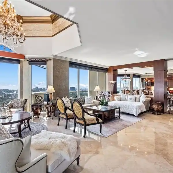 ELEGANTLY RE-IMAGINED CORNER PENTHOUSE