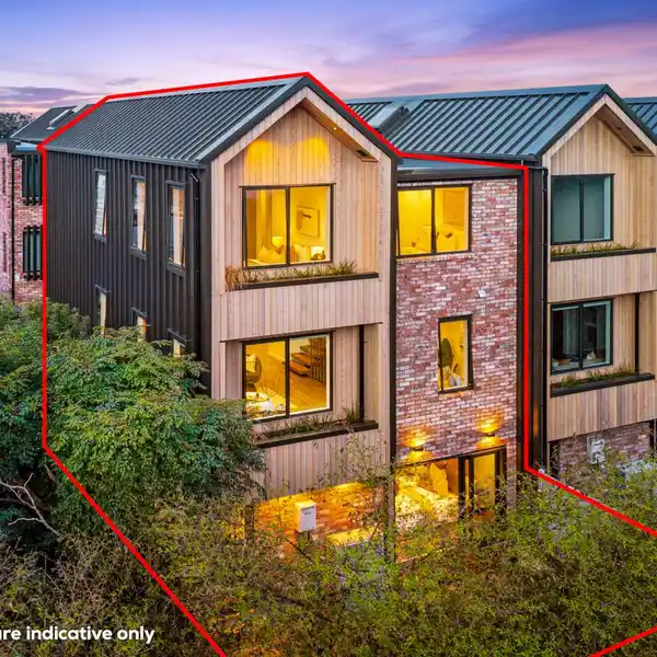 SMART CHALET BY THE BEACH