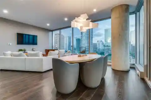 Refined Residence with Sweeping Views