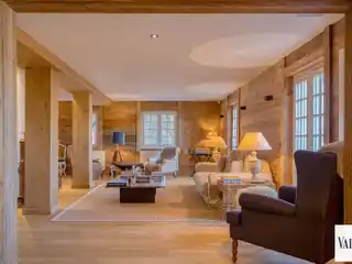 Renovated Chalet Blending Tradition and Modern Comfort