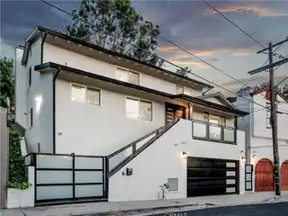 Stunning Newly Renovated Modern Beauty