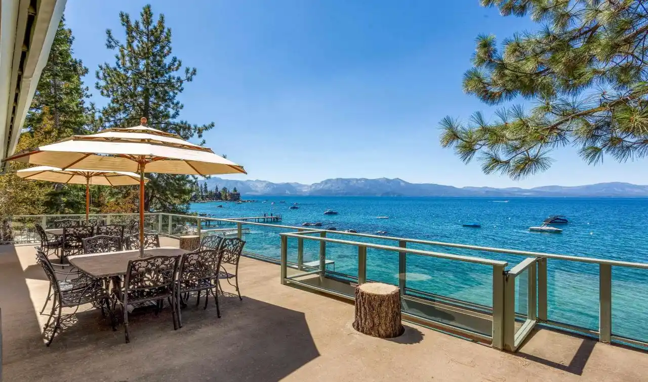Exceptional Lakefront Residence in Prestigious Skyland
